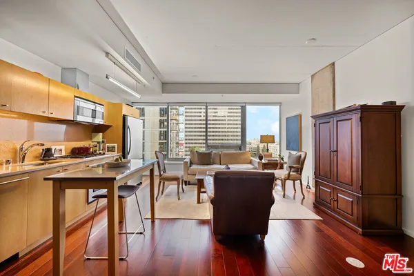 $449,000 | 1155 South Grand Avenue, Unit 1111, Los Angeles, CA 90015
