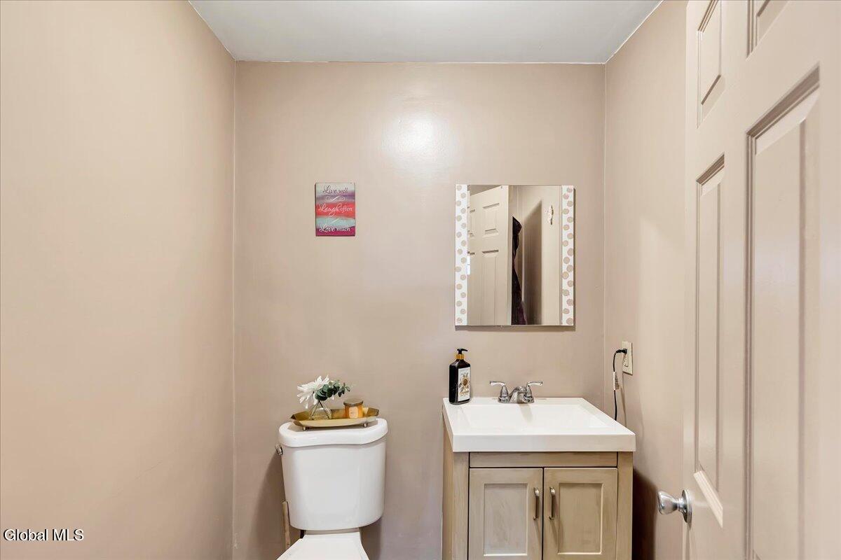 1075 Keyes Avenue Schenectady, NY 12309 - Photo 27 of 42 31-IMG_8261