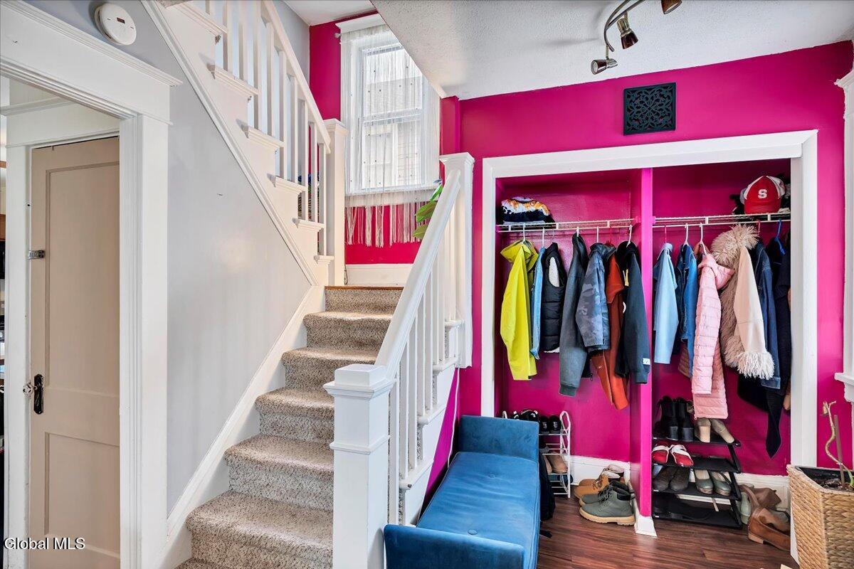 1075 Keyes Avenue Schenectady, NY 12309 - Photo 5 of 42 32-IMG_8266