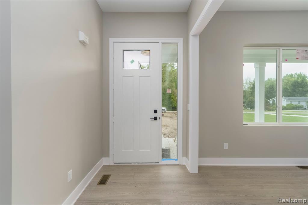 1439 Merry Road Waterford, MI 48328 - Photo 10 of 44 Gallery Image 10