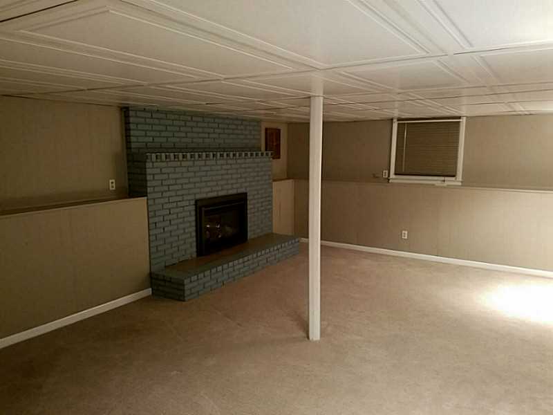 5 Angelwood Road Coventry, RI 02816 - Photo 17 of 25 Den/Family/Great Room.