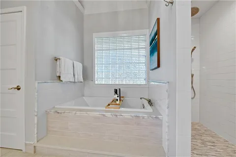 $1,550,000 | 16849 South Highland Ridge Drive, Loch Lloyd, MO 64012