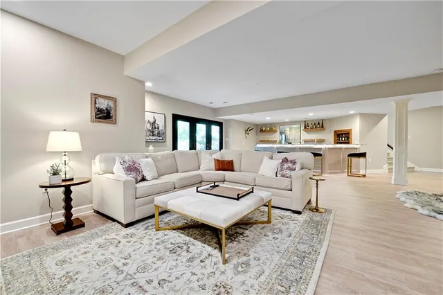 $1,550,000 | 16849 South Highland Ridge Drive, Loch Lloyd, MO 64012