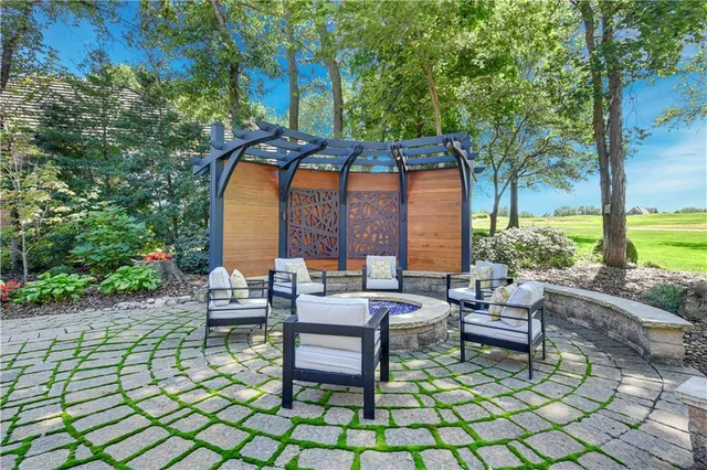 $1,550,000 | 16849 South Highland Ridge Drive, Loch Lloyd, MO 64012