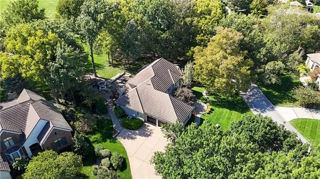 $1,550,000 | 16849 South Highland Ridge Drive, Loch Lloyd, MO 64012