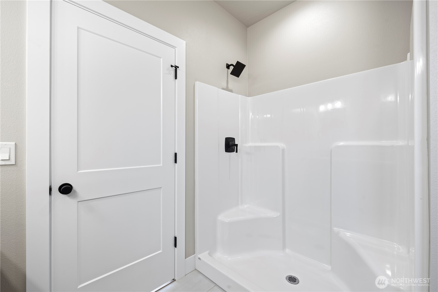 1229 E Mount Othello, WA 99344 - Photo 23 of 31 a bathroom with a bathtub and a shower