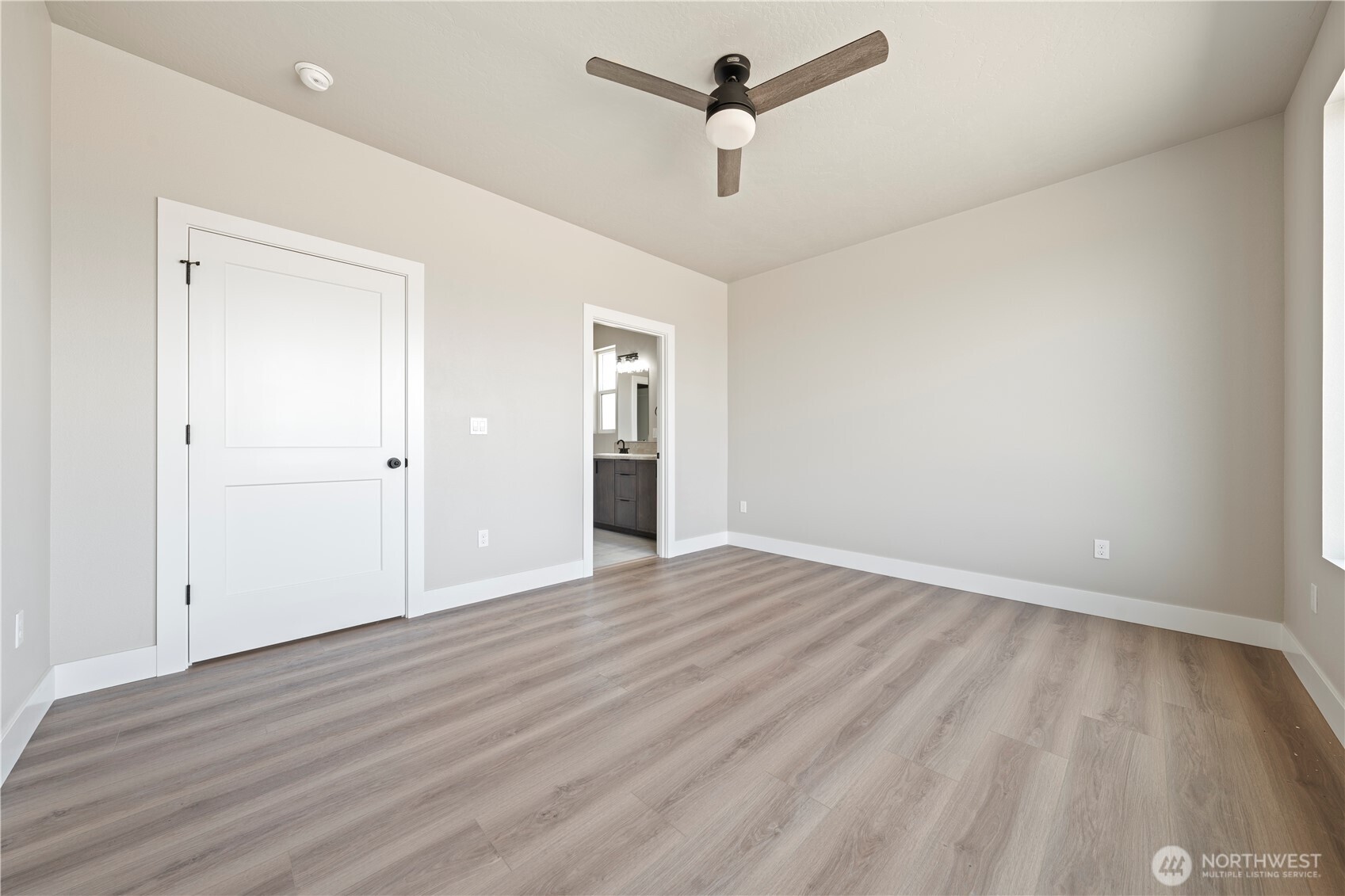 1229 E Mount Othello, WA 99344 - Photo 28 of 31 wooden floor in an empty room