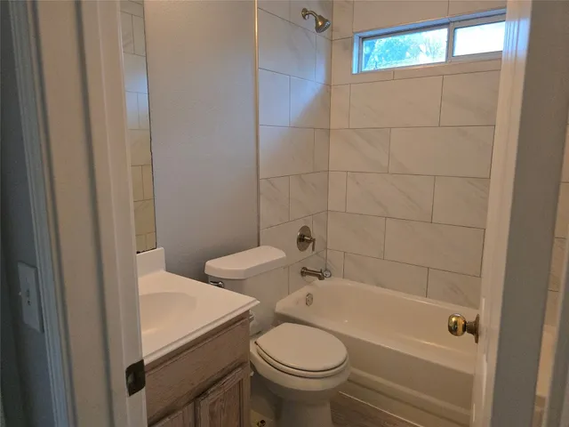 $2,000 | 4911 Edenbourgh Lane, Austin, TX 78754