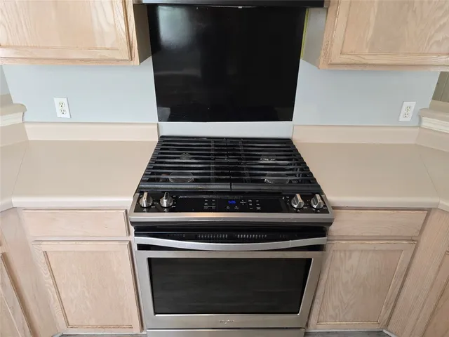 $2,000 | 4911 Edenbourgh Lane, Austin, TX 78754