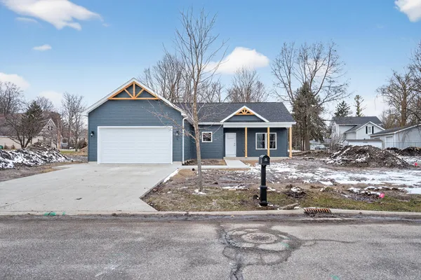 $305,000 | 8 Hunting Trail Avenue, Quincy, MI 49082