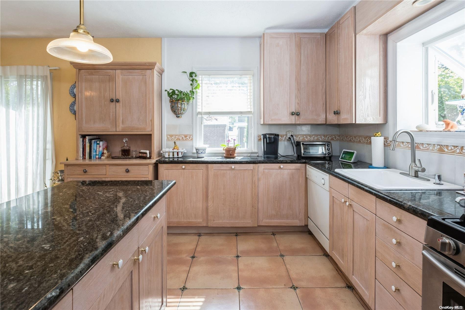 86-01 253rd Street Queens, NY 11426 - Photo 15 of 36 Eat In Kitchen