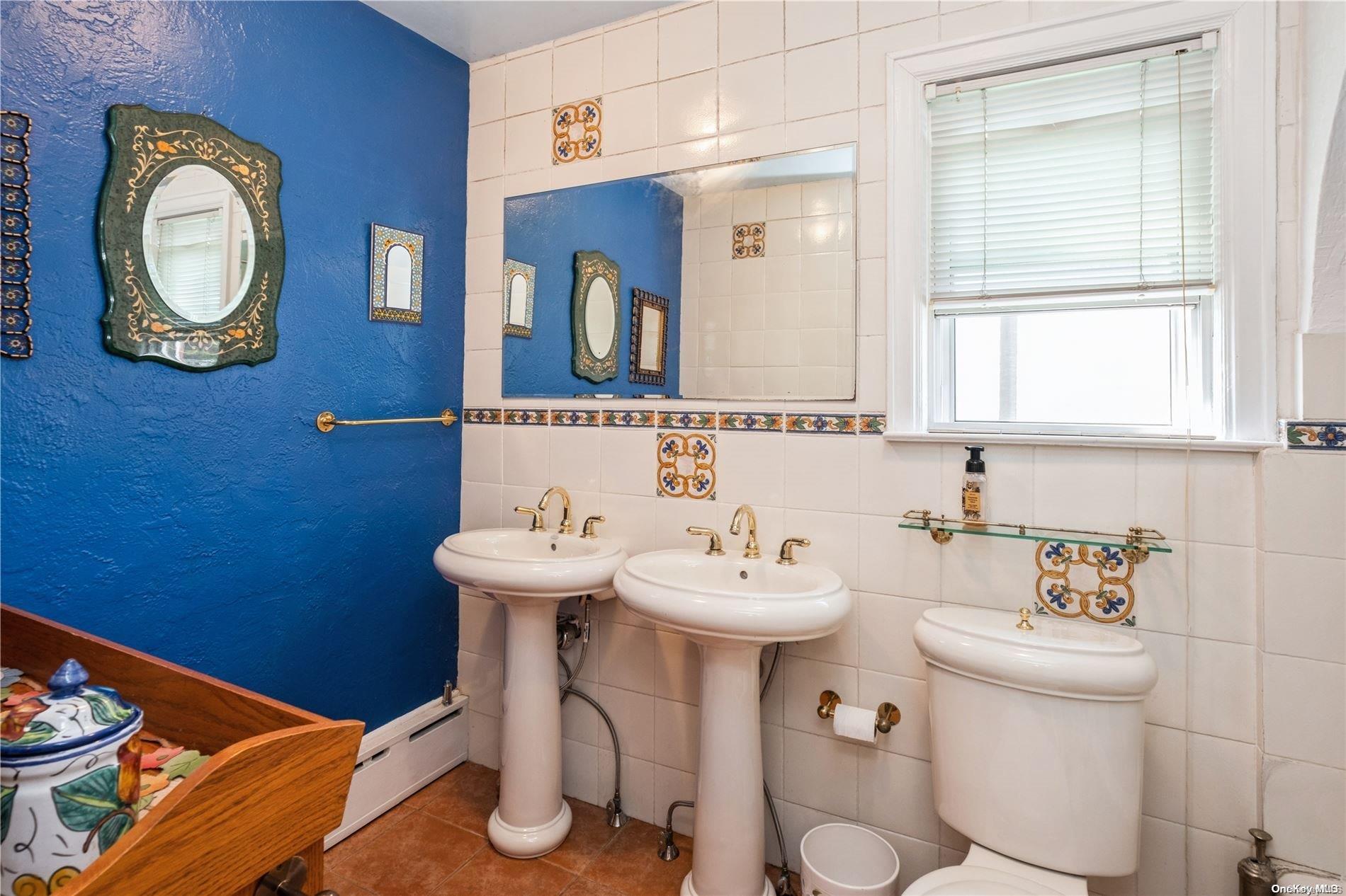 86-01 253rd Street Queens, NY 11426 - Photo 22 of 36 Full Bathroom