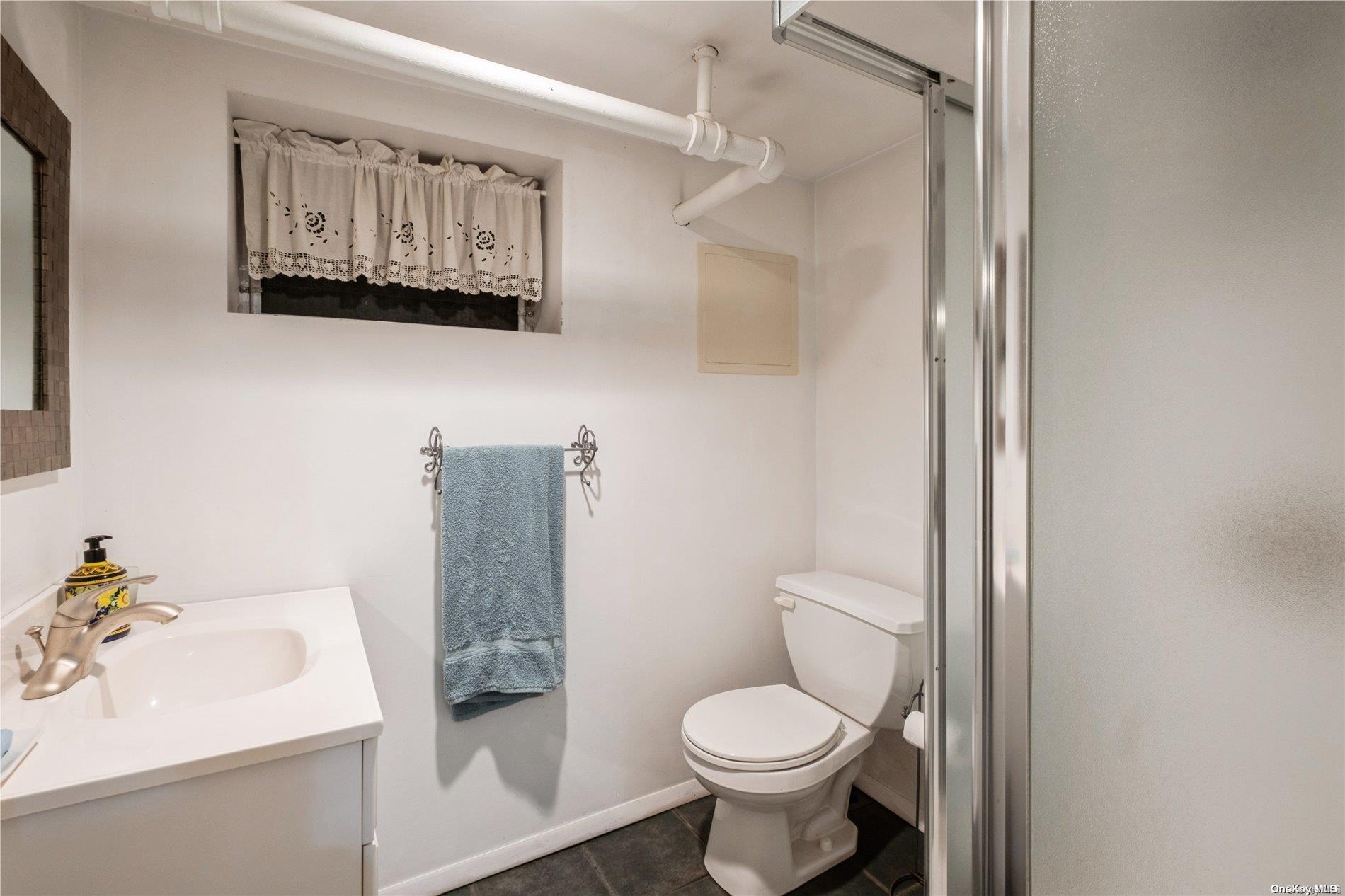 86-01 253rd Street Queens, NY 11426 - Photo 28 of 36 Full Bathroom
