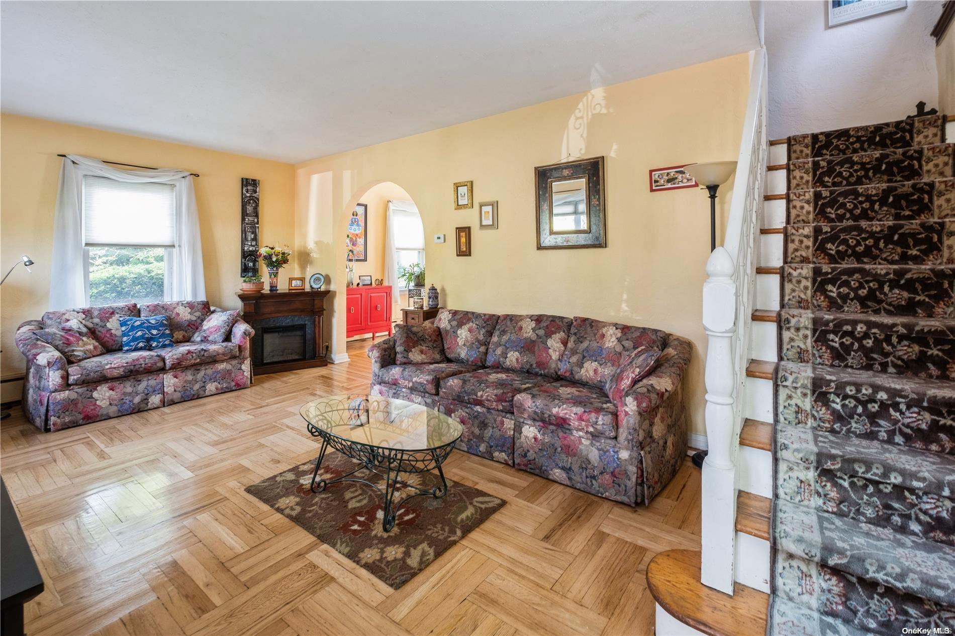 86-01 253rd Street Queens, NY 11426 - Photo 6 of 36 Living Room