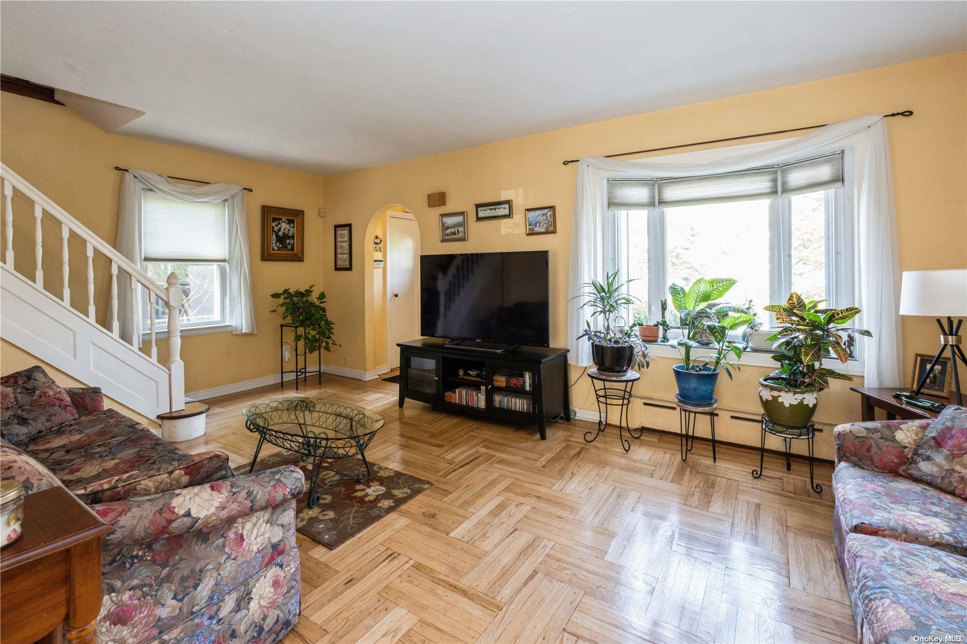 86-01 253rd Street Queens, NY 11426 - Photo 7 of 36 Living Room