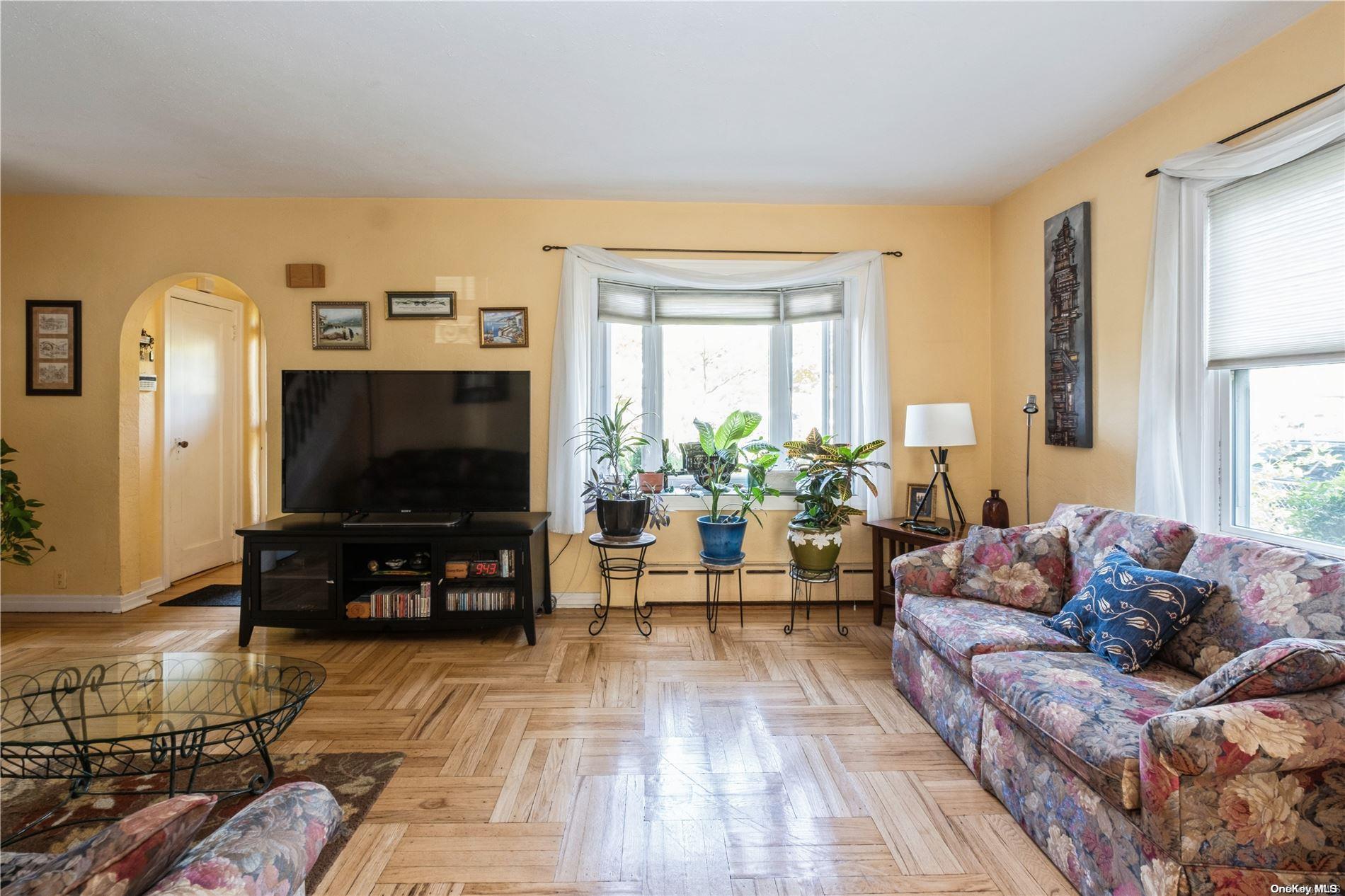 86-01 253rd Street Queens, NY 11426 - Photo 8 of 36 Living Room