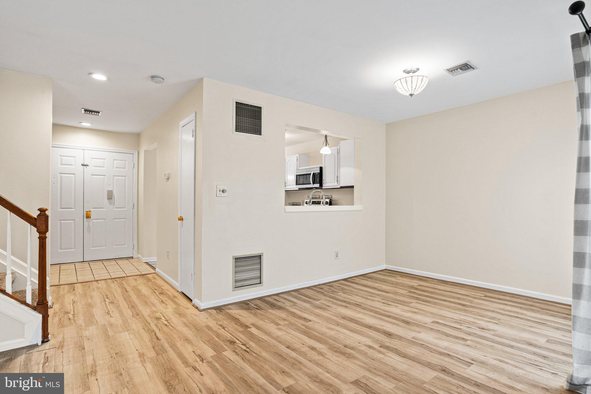 207 Crescent Drive Hershey, PA 17033 - Photo 11 of 42 a view of a livingroom with wooden floor