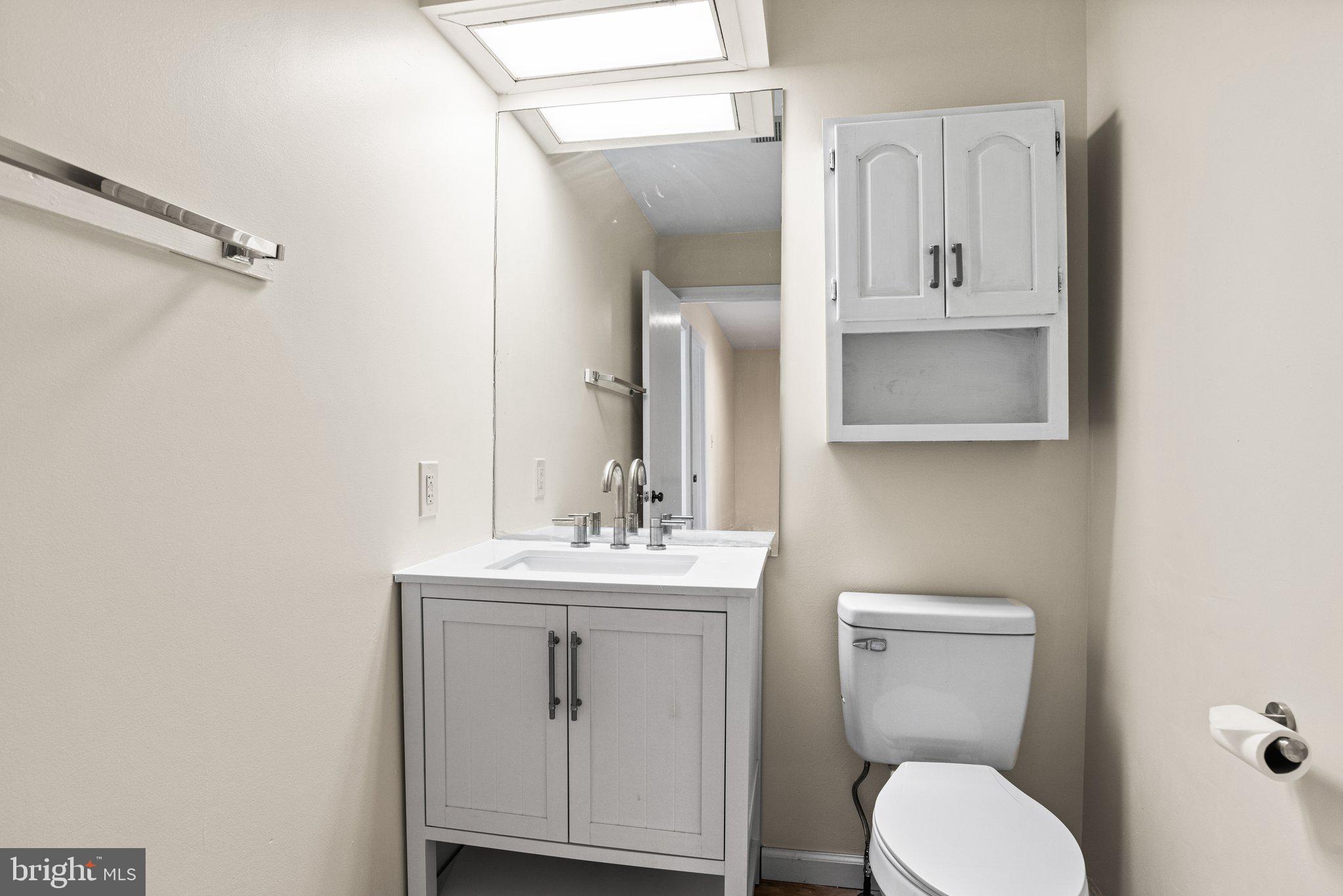 207 Crescent Drive Hershey, PA 17033 - Photo 29 of 42 a bathroom with a toilet a sink and mirror