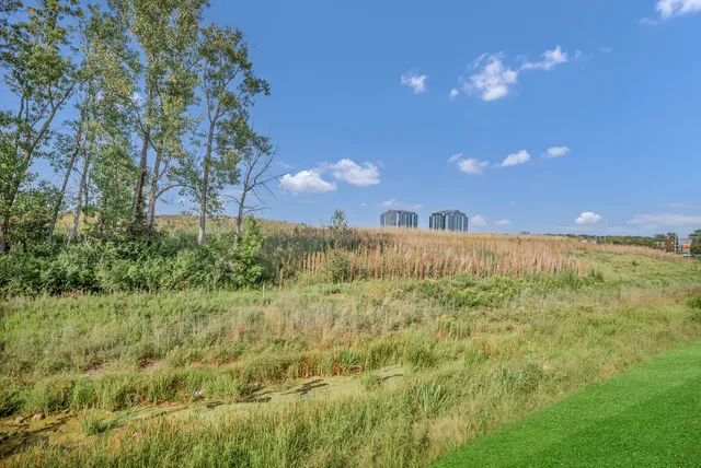 $679,000 | 70 Prairie Court, Wheeling, IL 60090