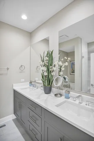 $679,000 | 70 Prairie Court, Wheeling, IL 60090