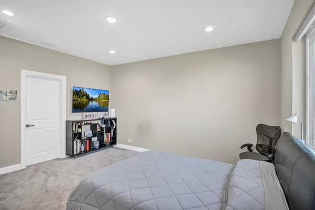 $679,000 | 70 Prairie Court, Wheeling, IL 60090