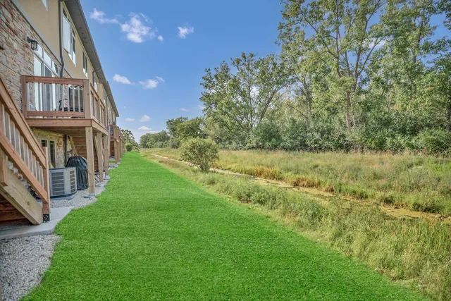 $679,000 | 70 Prairie Court, Wheeling, IL 60090