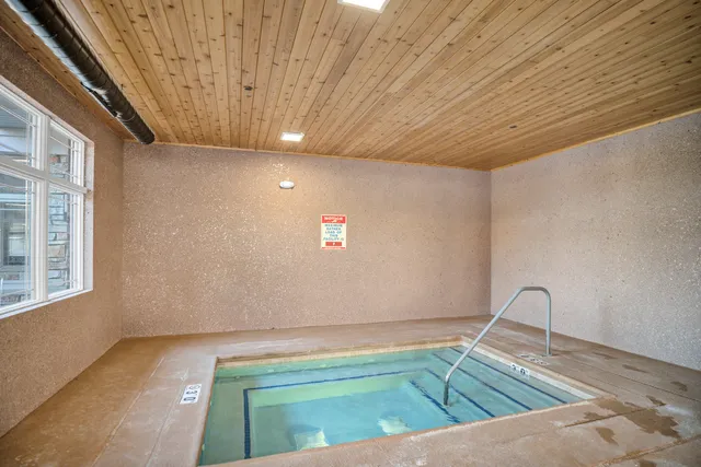 $679,000 | 70 Prairie Court, Wheeling, IL 60090