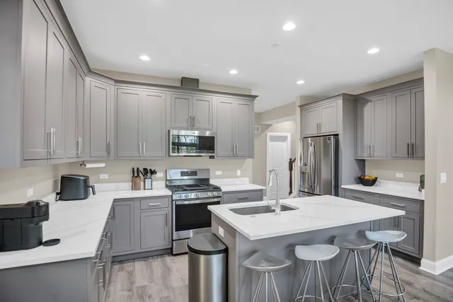 $679,000 | 70 Prairie Court, Wheeling, IL 60090