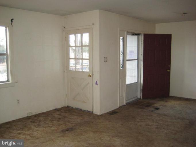 776 Ridings Mill Road Middletown, VA 22645 - Photo 9 of 14 Living Room