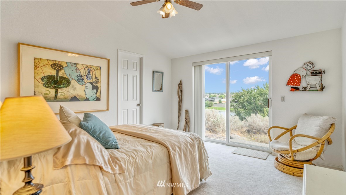 175118 West Byron Road Prosser, WA 99350 - Photo 20 of 36 a bed sitting in a bedroom next to a window