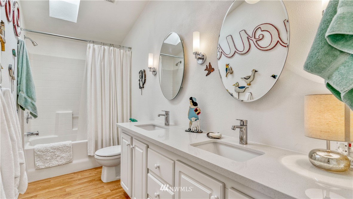 175118 West Byron Road Prosser, WA 99350 - Photo 22 of 36 a bathroom with a sink and a mirror