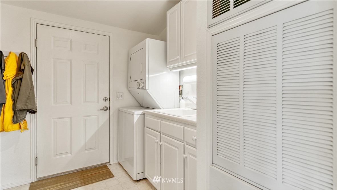 175118 West Byron Road Prosser, WA 99350 - Photo 23 of 36 a view of a bathroom with utility room