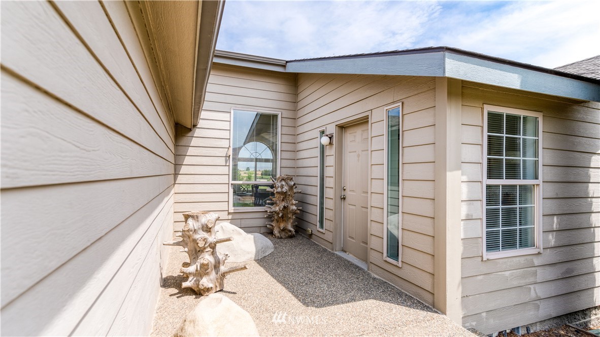 175118 West Byron Road Prosser, WA 99350 - Photo 4 of 36 a view of entryway