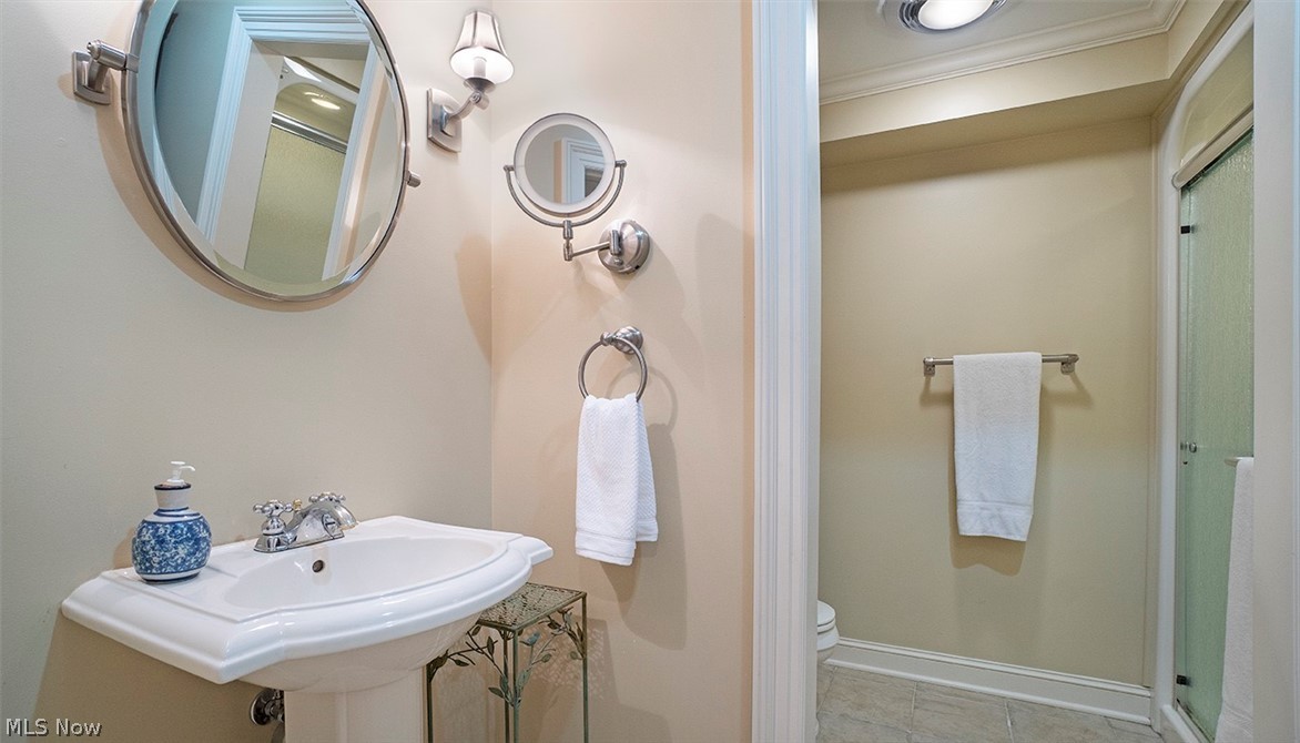 33700 Woodleigh Road Cleveland, OH 44124 - Photo 27 of 35