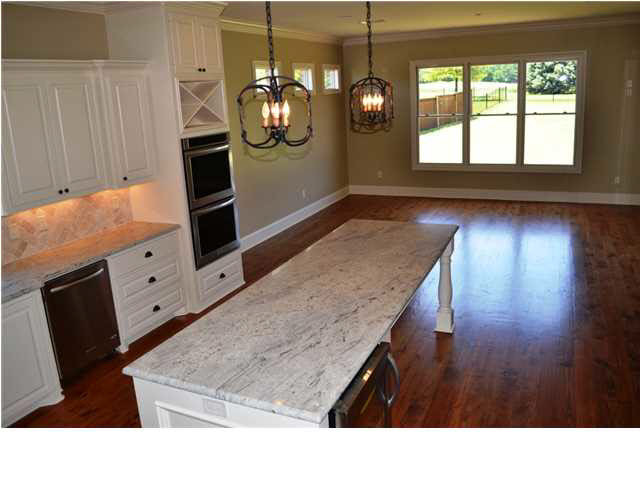 119 Burne Run Madison, MS 39110 - Photo 5 of 29 View of kitchen to the breakfast room.