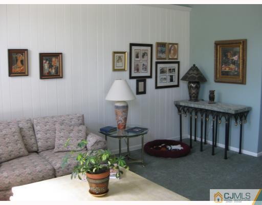 39 B Winthrop Road Monroe Township, NJ 08831 - Photo 2 of 10 Gallery Image 2
