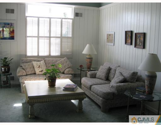 39 B Winthrop Road Monroe Township, NJ 08831 - Photo 3 of 10 Gallery Image 3