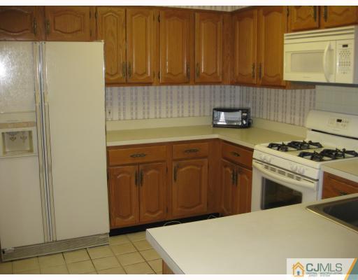 39 B Winthrop Road Monroe Township, NJ 08831 - Photo 6 of 10 Gallery Image 6