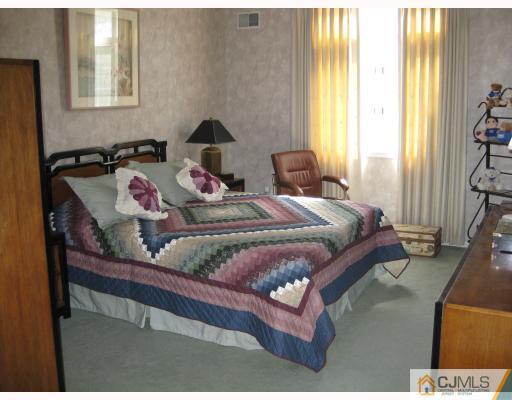39 B Winthrop Road Monroe Township, NJ 08831 - Photo 8 of 10 Gallery Image 8
