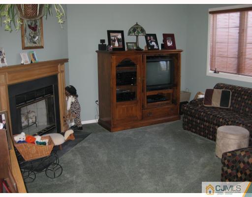 39 B Winthrop Road Monroe Township, NJ 08831 - Photo 9 of 10 Gallery Image 9
