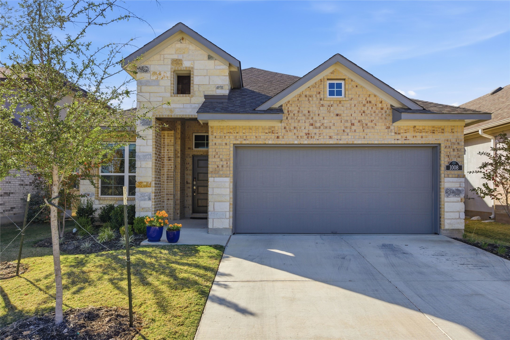 1008 Summer Glen Georgetown, TX 78628 - Photo 33 of 34 a front view of a house with garden