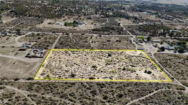 an aerial view of a yard