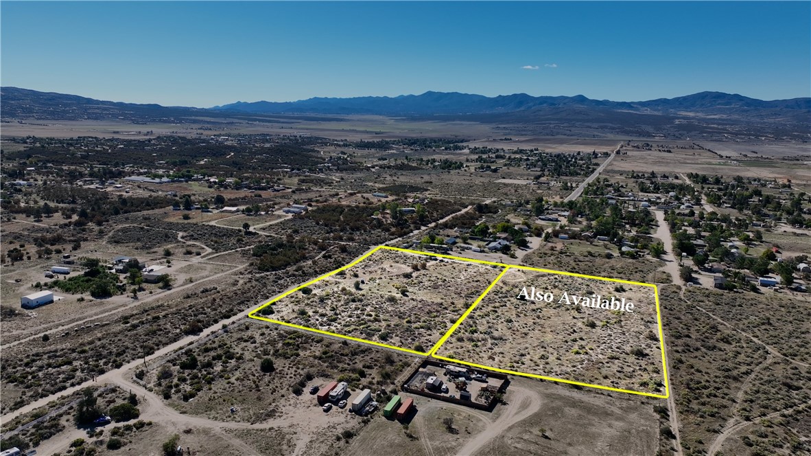 4 Old Forest Road Anza, CA 92539 - Photo 3 of 8 a view of a city