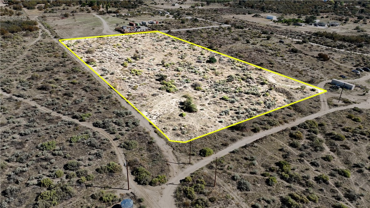 4 Old Forest Road Anza, CA 92539 - Photo 6 of 8 an aerial view of a backyard