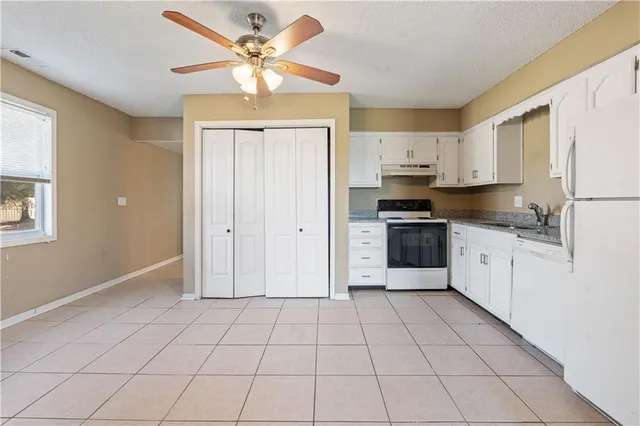 $590,000 | 116-122 Northeast Greystone Drive, Lee's Summit, MO 64086