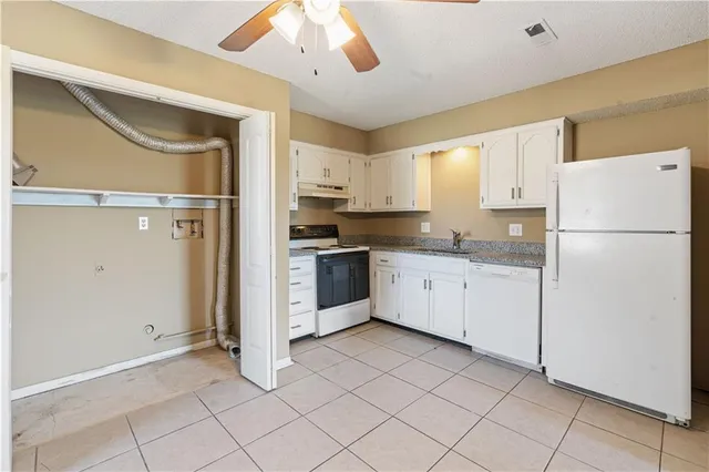 $590,000 | 116-122 Northeast Greystone Drive, Lee's Summit, MO 64086