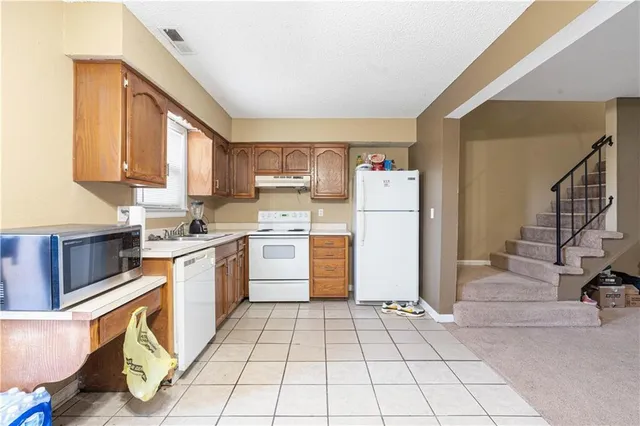 $590,000 | 116-122 Northeast Greystone Drive, Lee's Summit, MO 64086