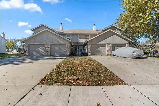 $590,000 | 116-122 Northeast Greystone Drive, Lee's Summit, MO 64086