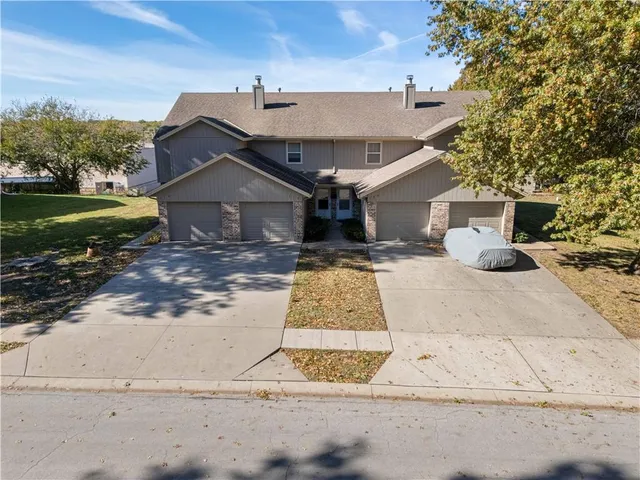 $590,000 | 116-122 Northeast Greystone Drive, Lee's Summit, MO 64086