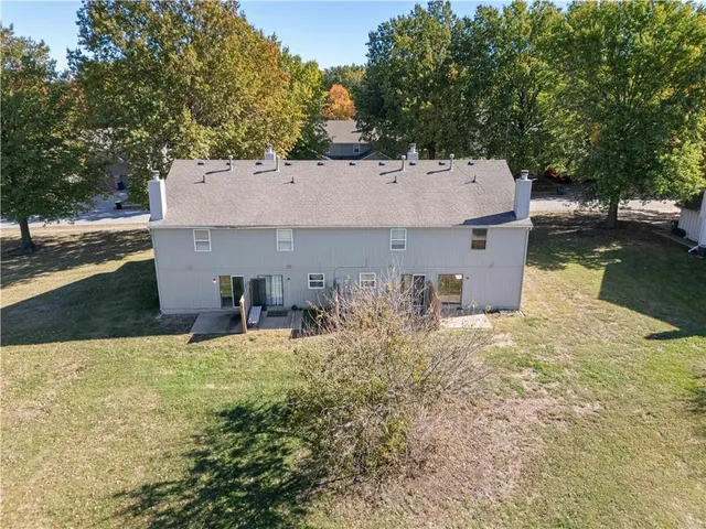 $590,000 | 116-122 Northeast Greystone Drive, Lee's Summit, MO 64086